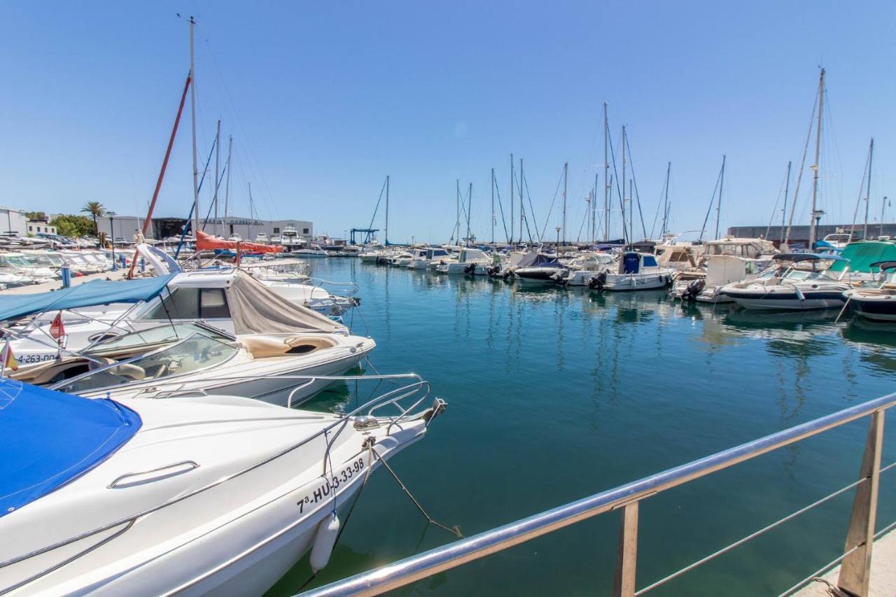 Room In Guest Room - Private Room In The Fishing Port Of Marbella Exterior foto